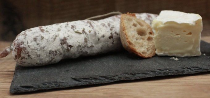 saucisson au camembert